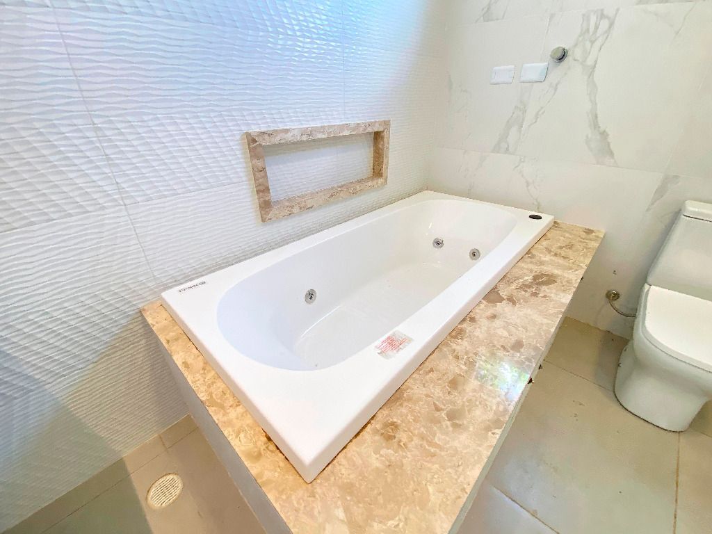 Imagens do imóveis Casa Alto Padrão aluguel por R$ 4.700,00 no condominio Ville De Fluers