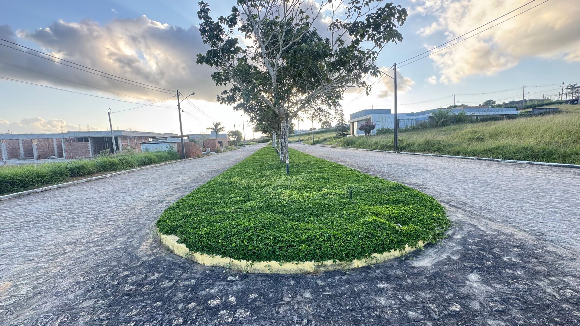 Imagens do imóveis Terreno a venda por R$ 90.000,00 no Condomínio Anumará