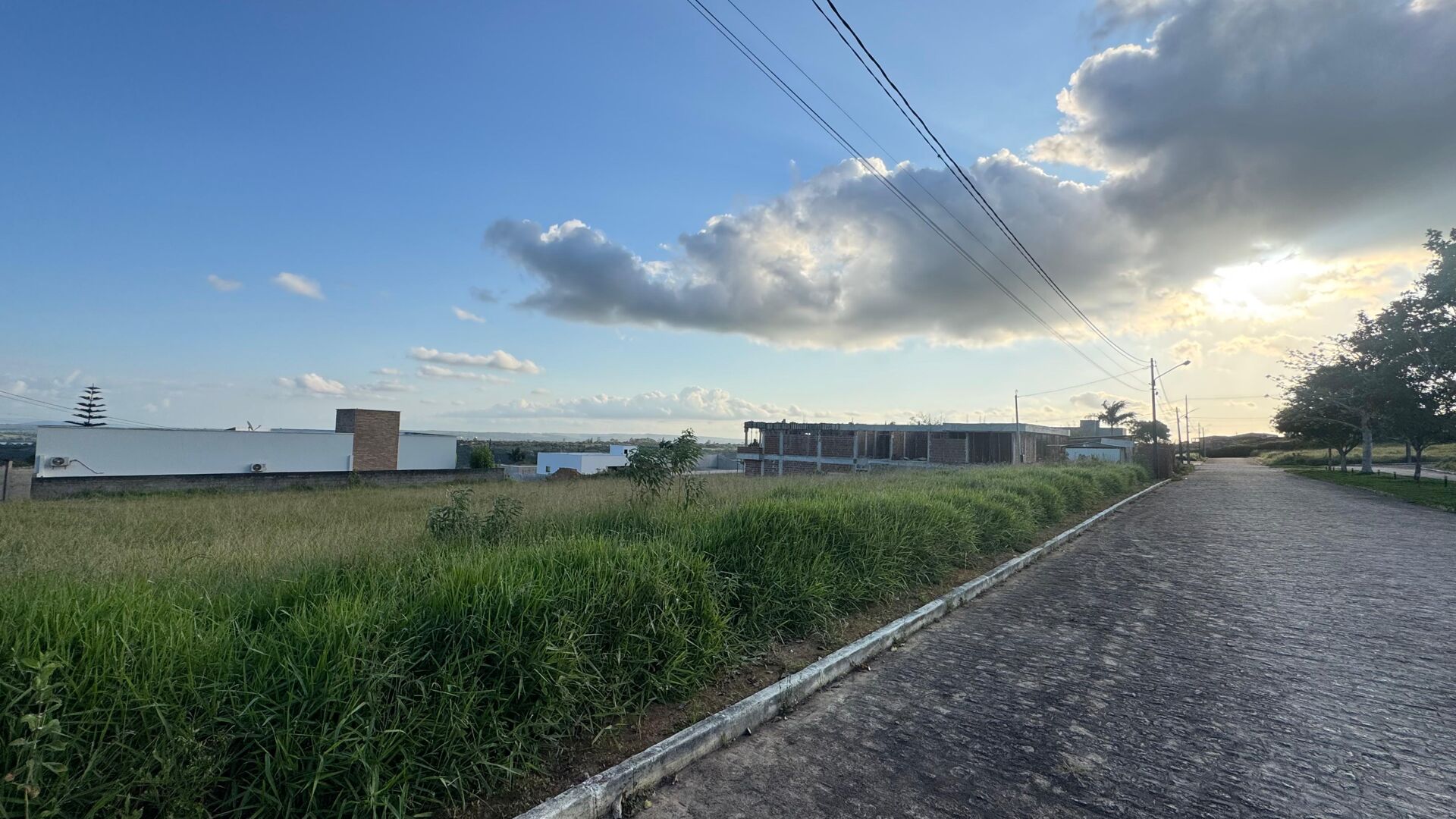 Imagens do imóveis Terreno a venda por R$ 90.000,00 no Condomínio Anumará