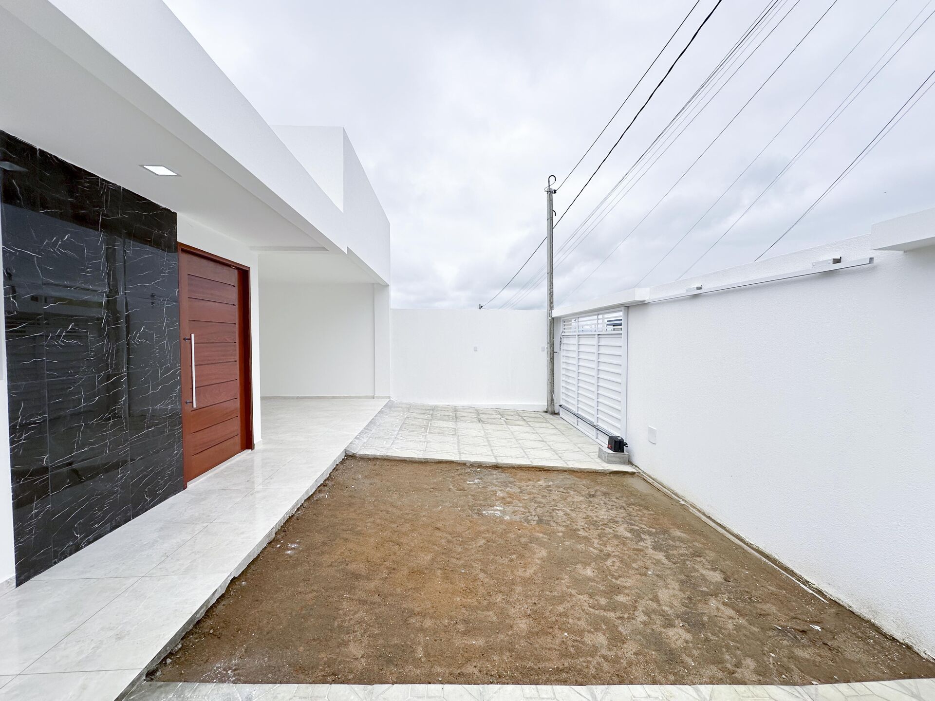 Imagens do imóveis Casa Padrão á venda por R$ 399.000,00 no bairro Cidade Das Flores