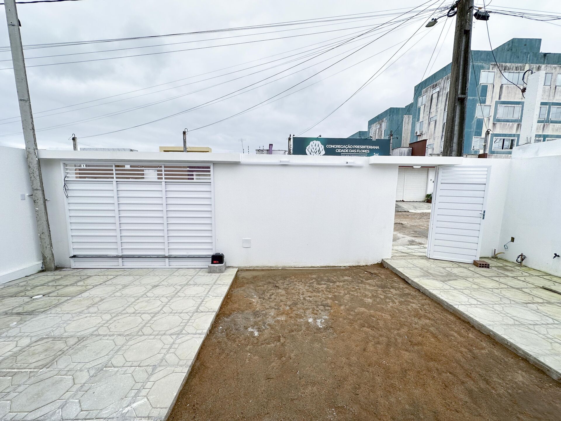 Imagens do imóveis Casa Padrão á venda por R$ 399.000,00 no bairro Cidade Das Flores