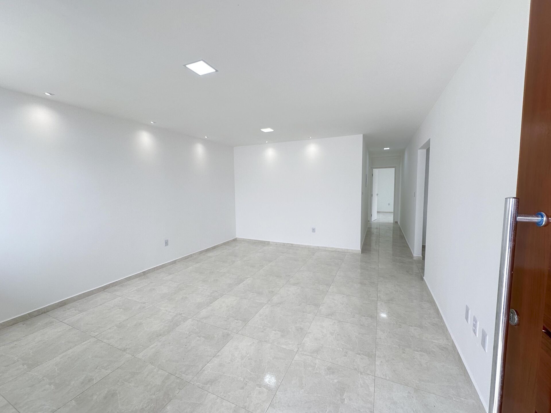 Imagens do imóveis Casa Padrão á venda por R$ 399.000,00 no bairro Cidade Das Flores