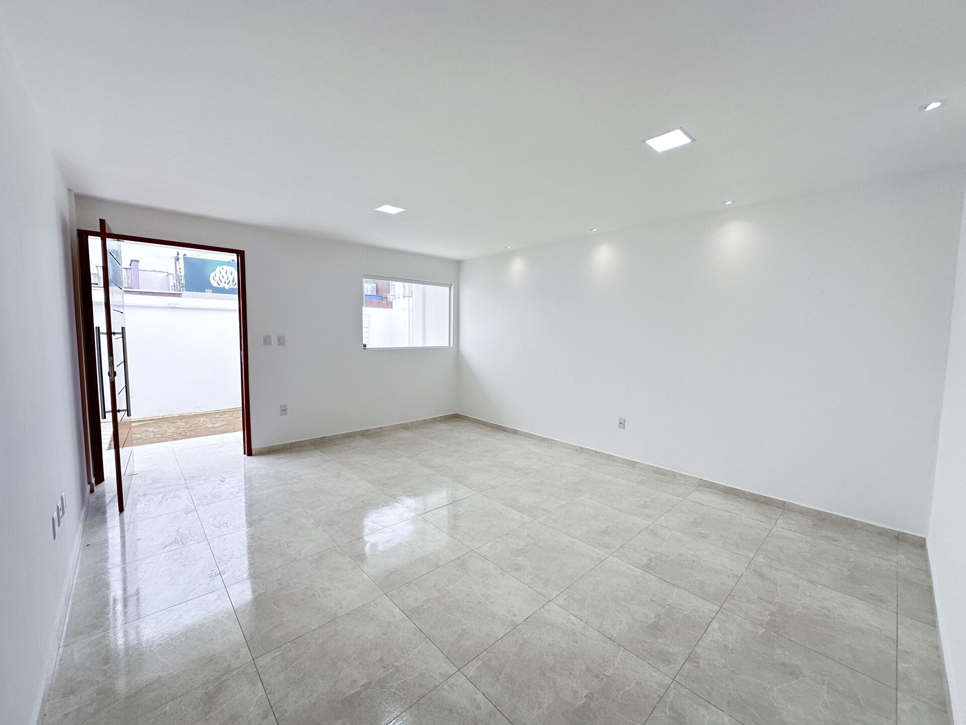 Imagens do imóveis Casa Padrão á venda por R$ 399.000,00 no bairro Cidade Das Flores