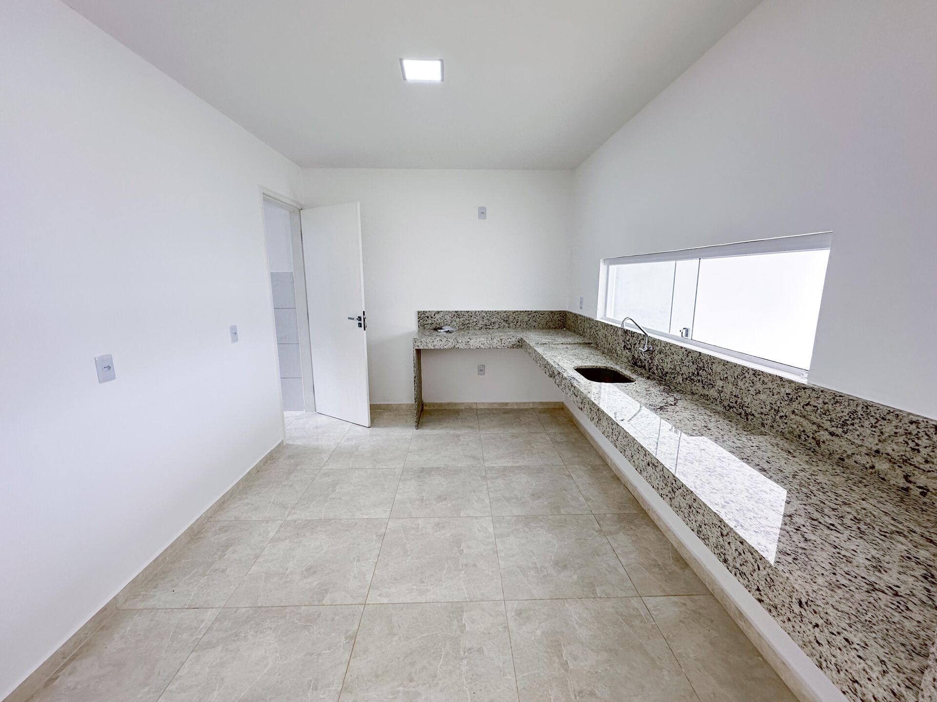 Imagens do imóveis Casa Padrão á venda por R$ 399.000,00 no bairro Cidade Das Flores