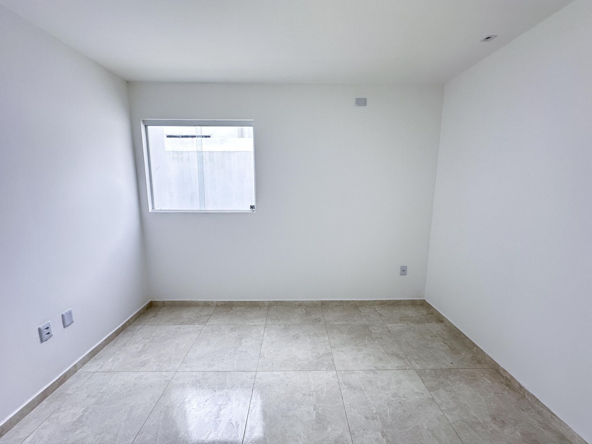 Imagens do imóveis Casa Padrão á venda por R$ 399.000,00 no bairro Cidade Das Flores