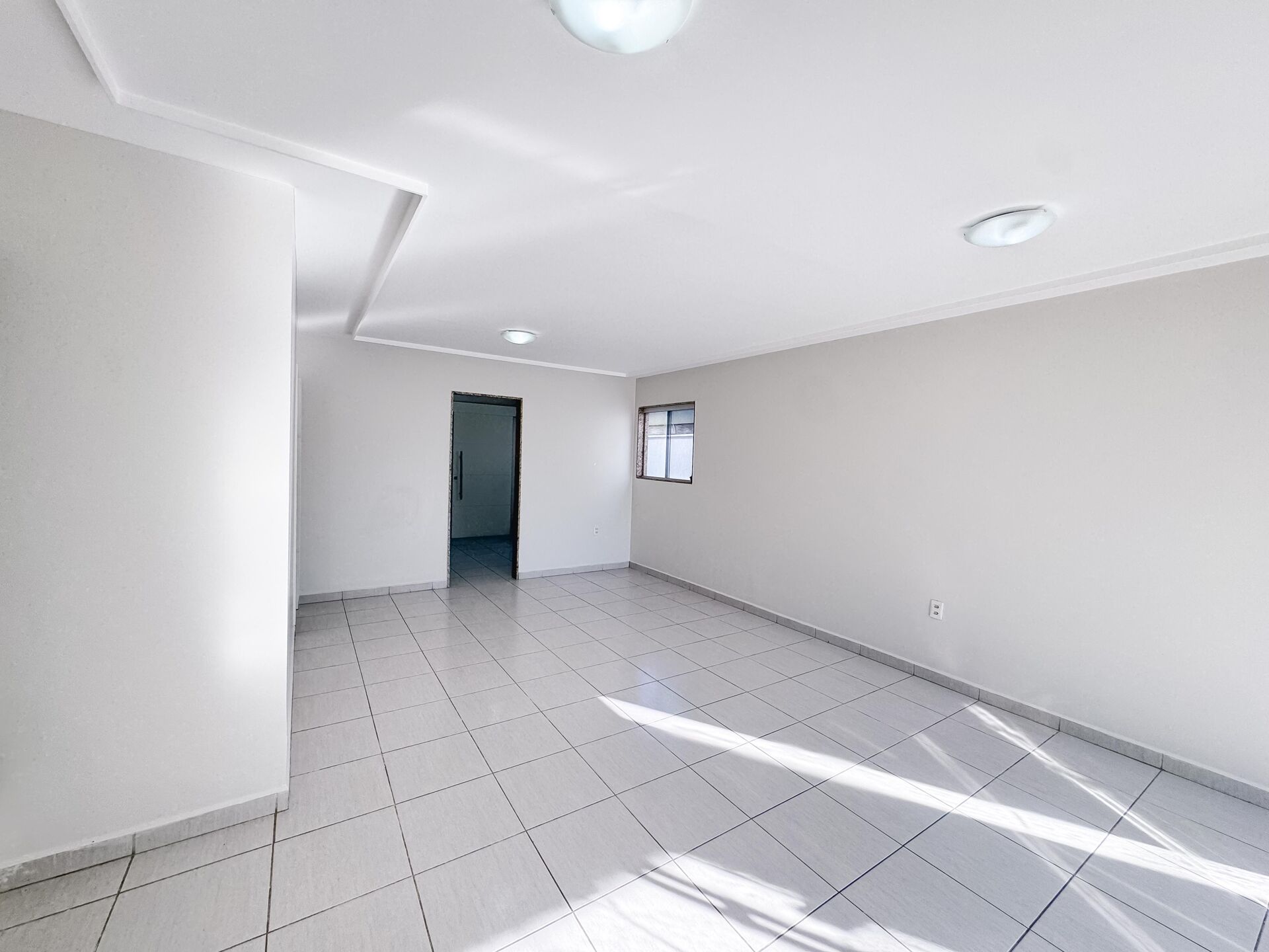 Casa alto padrão com 03 quartos para aluguel por R$ 2.600,00 - Condomínio Mont Serrat - Garanhuns/PE