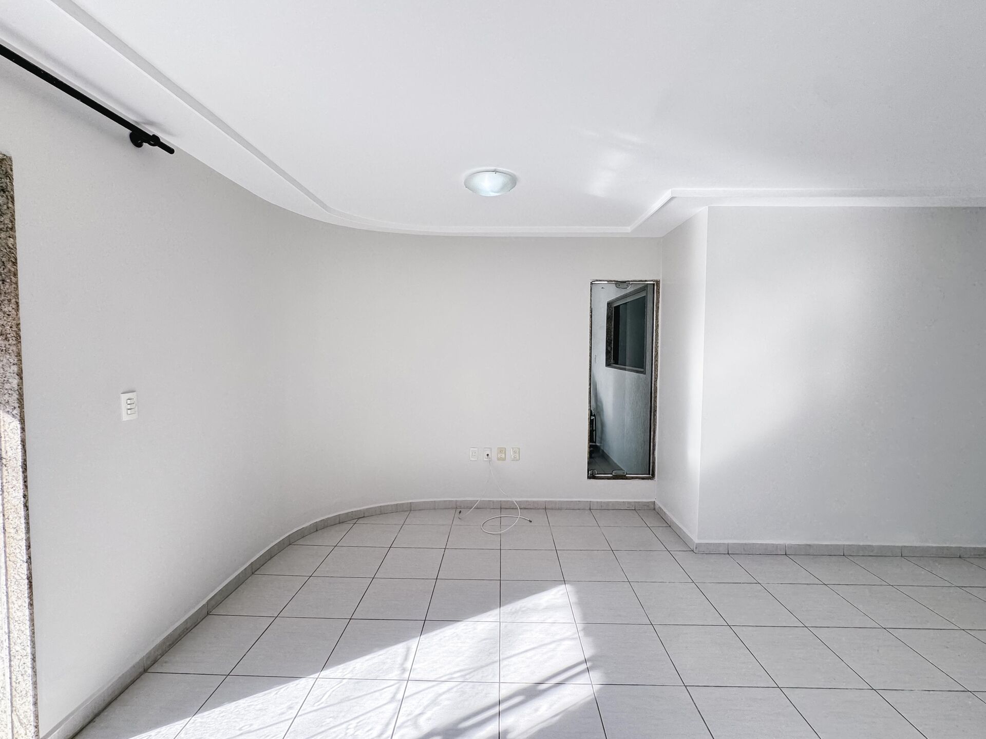 Casa alto padrão com 03 quartos para aluguel por R$ 2.600,00 - Condomínio Mont Serrat - Garanhuns/PE