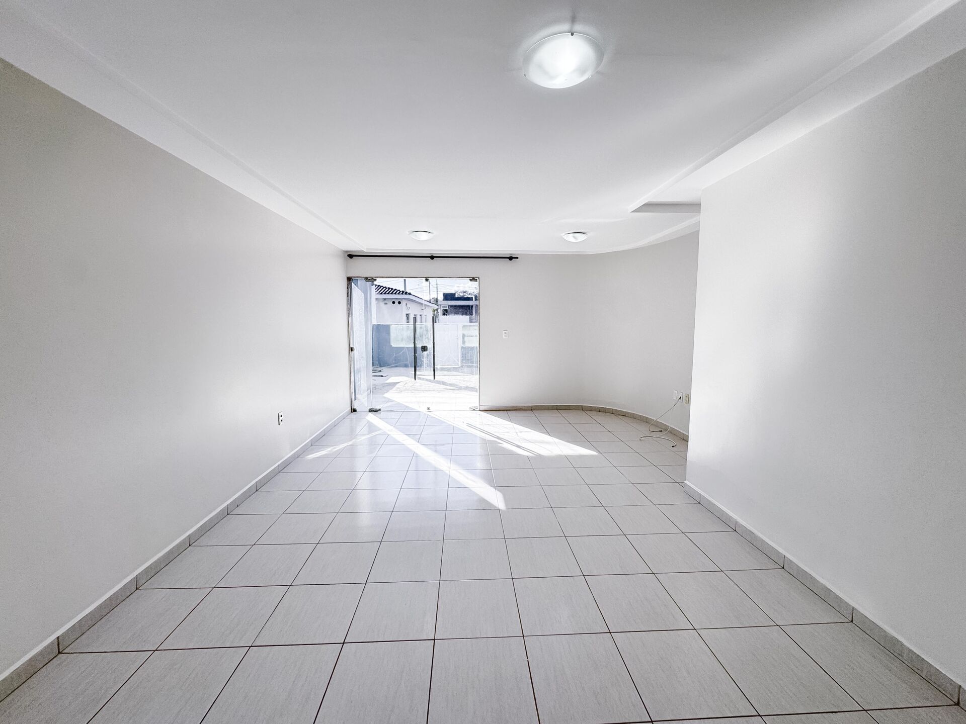 Casa alto padrão com 03 quartos para aluguel por R$ 2.600,00 - Condomínio Mont Serrat - Garanhuns/PE