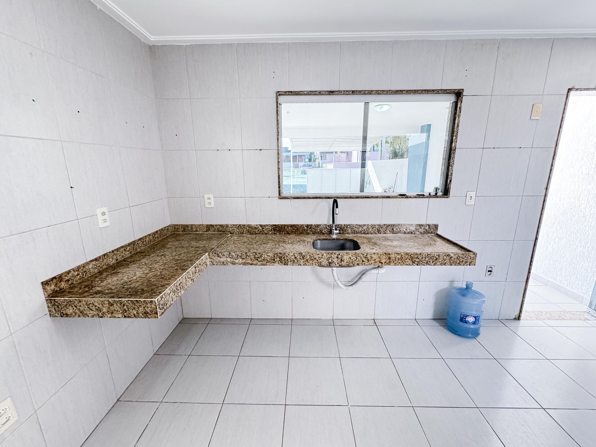 Casa alto padrão com 03 quartos para aluguel por R$ 2.600,00 - Condomínio Mont Serrat - Garanhuns/PE