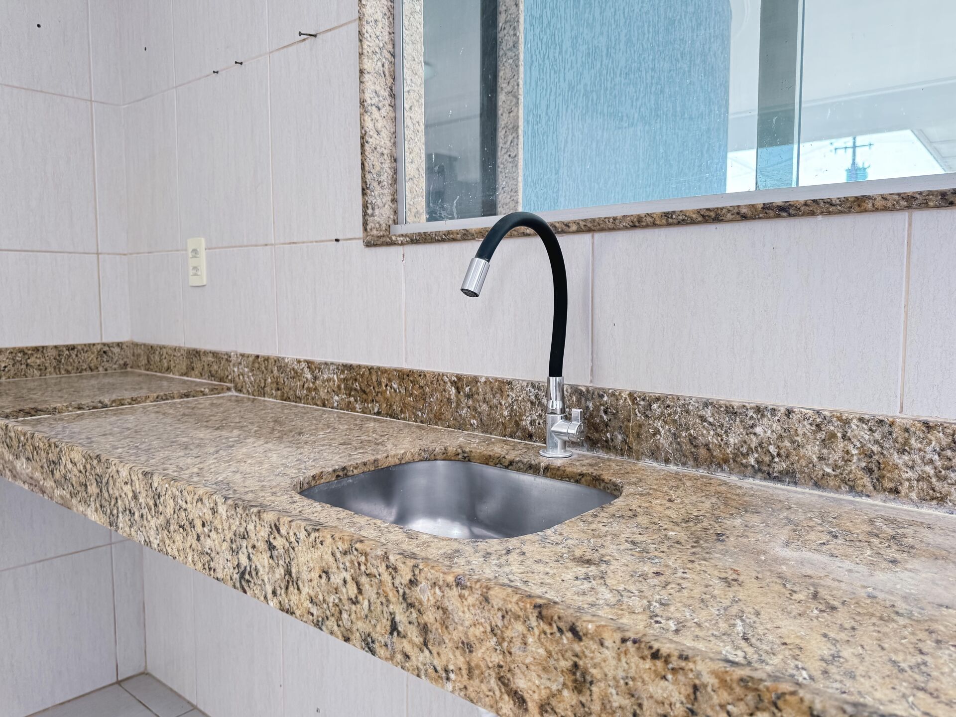 Casa alto padrão com 03 quartos para aluguel por R$ 2.600,00 - Condomínio Mont Serrat - Garanhuns/PE