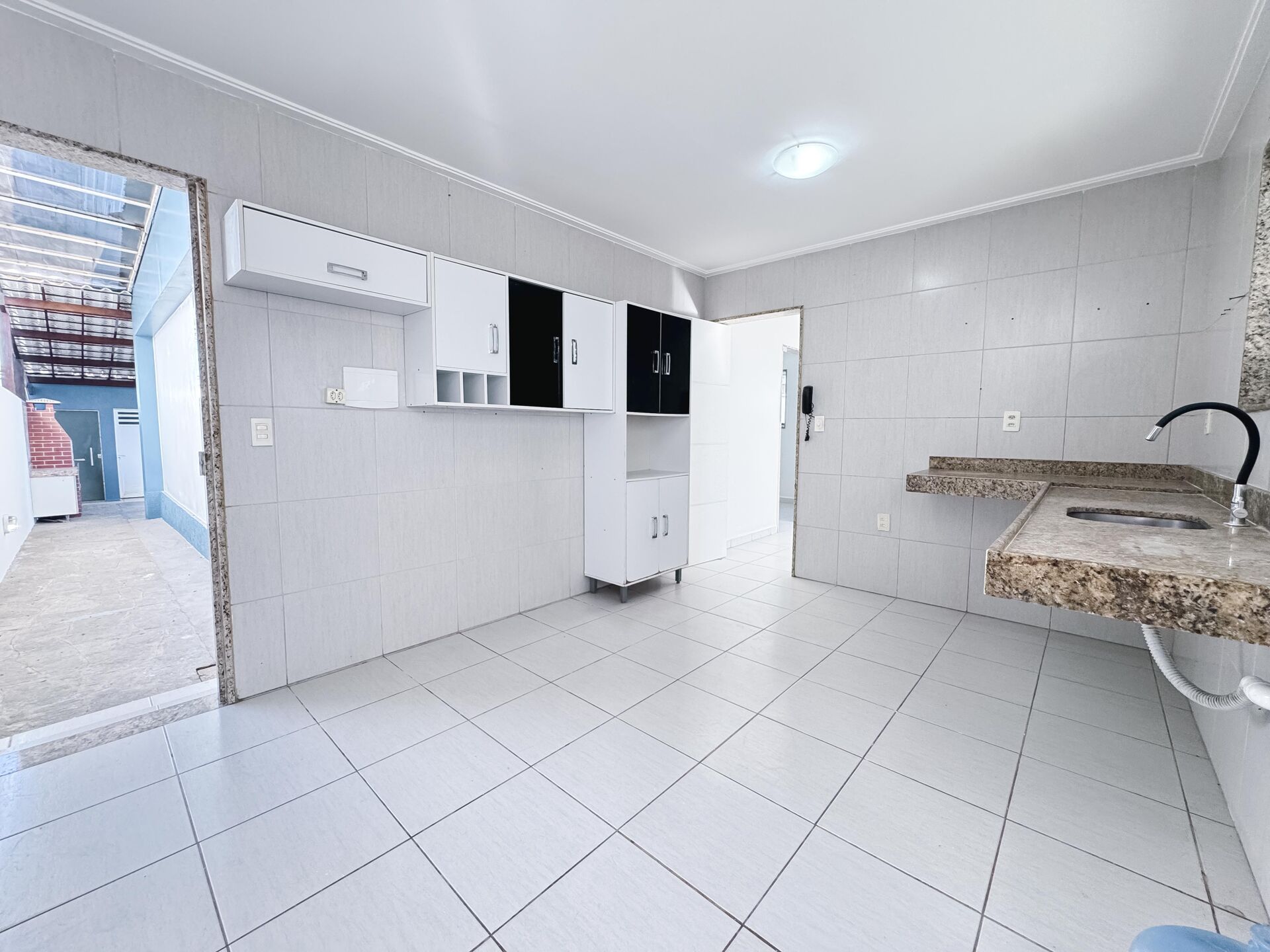 Casa alto padrão com 03 quartos para aluguel por R$ 2.600,00 - Condomínio Mont Serrat - Garanhuns/PE