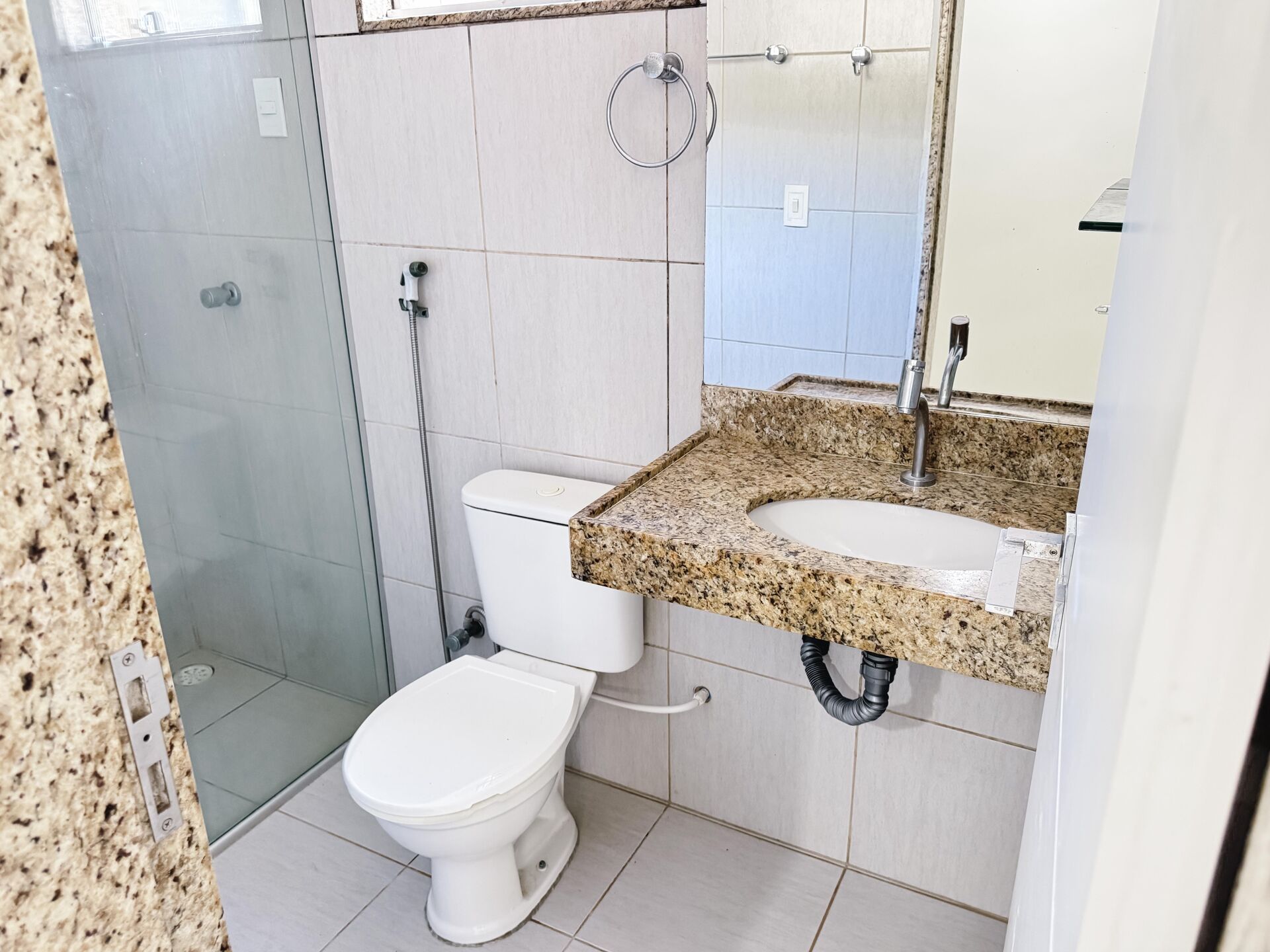 Casa alto padrão com 03 quartos para aluguel por R$ 2.600,00 - Condomínio Mont Serrat - Garanhuns/PE