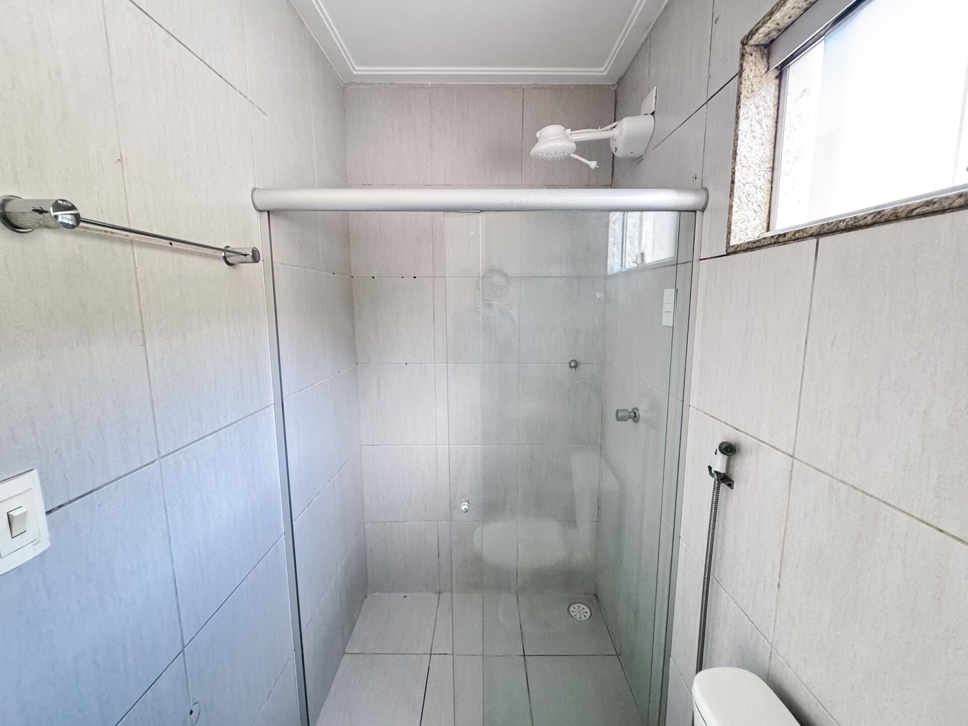 Casa alto padrão com 03 quartos para aluguel por R$ 2.600,00 - Condomínio Mont Serrat - Garanhuns/PE