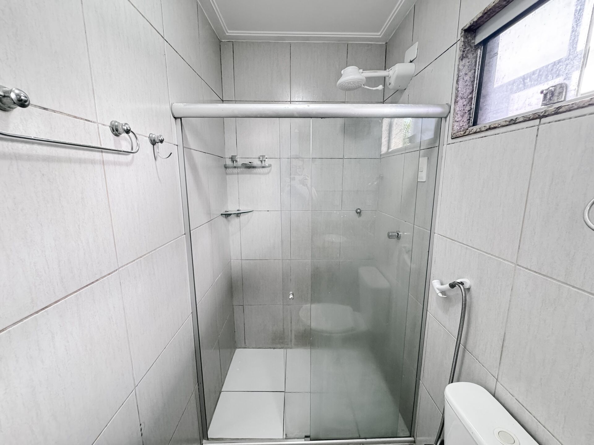 Casa alto padrão com 03 quartos para aluguel por R$ 2.600,00 - Condomínio Mont Serrat - Garanhuns/PE