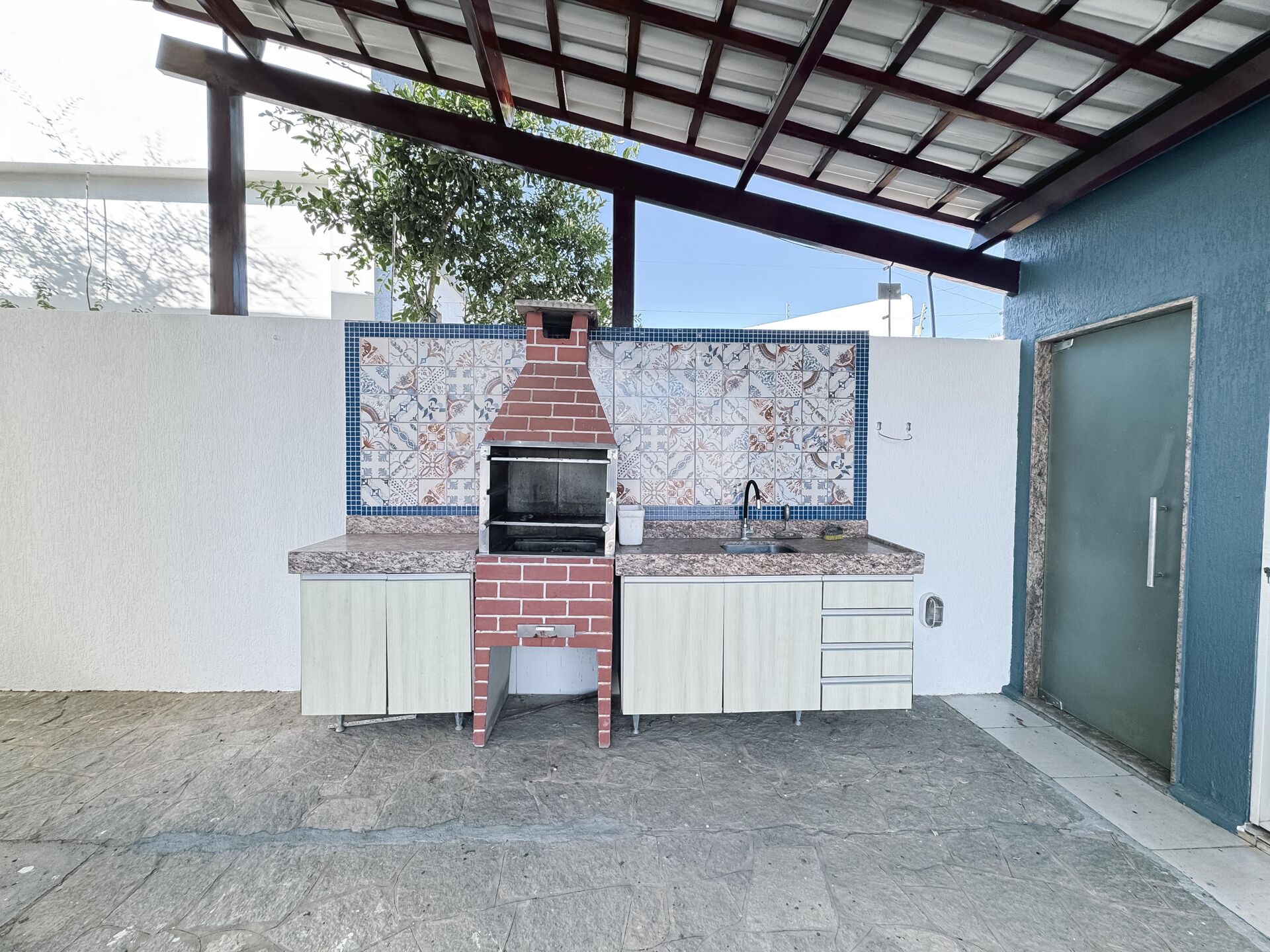 Casa alto padrão com 03 quartos para aluguel por R$ 2.600,00 - Condomínio Mont Serrat - Garanhuns/PE