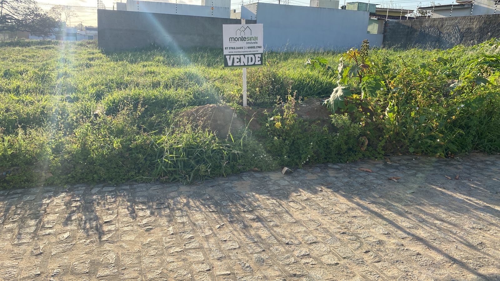Imagens do imóveis R$80.000,00Terreno à venda no bairro Severiano de Moraes Filho - Garanhuns/PE