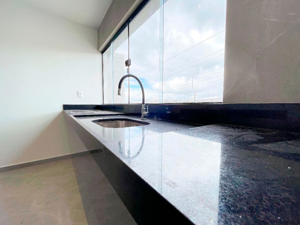 Casa com 4 quartos à venda, 274 m² por R$ 1.400.000 - Heliópolis - Garanhuns/PE