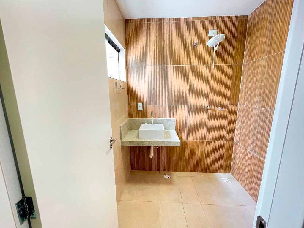 Casa com 4 quartos à venda, 274 m² por R$ 1.400.000 - Heliópolis - Garanhuns/PE