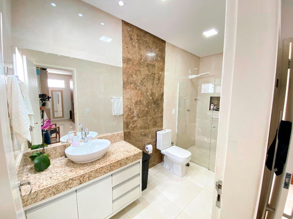 Casa com 4 quartos à venda, 460 m² por R$ 1.400.000 - Condomínio Morada Nobre - Garanhuns/PE