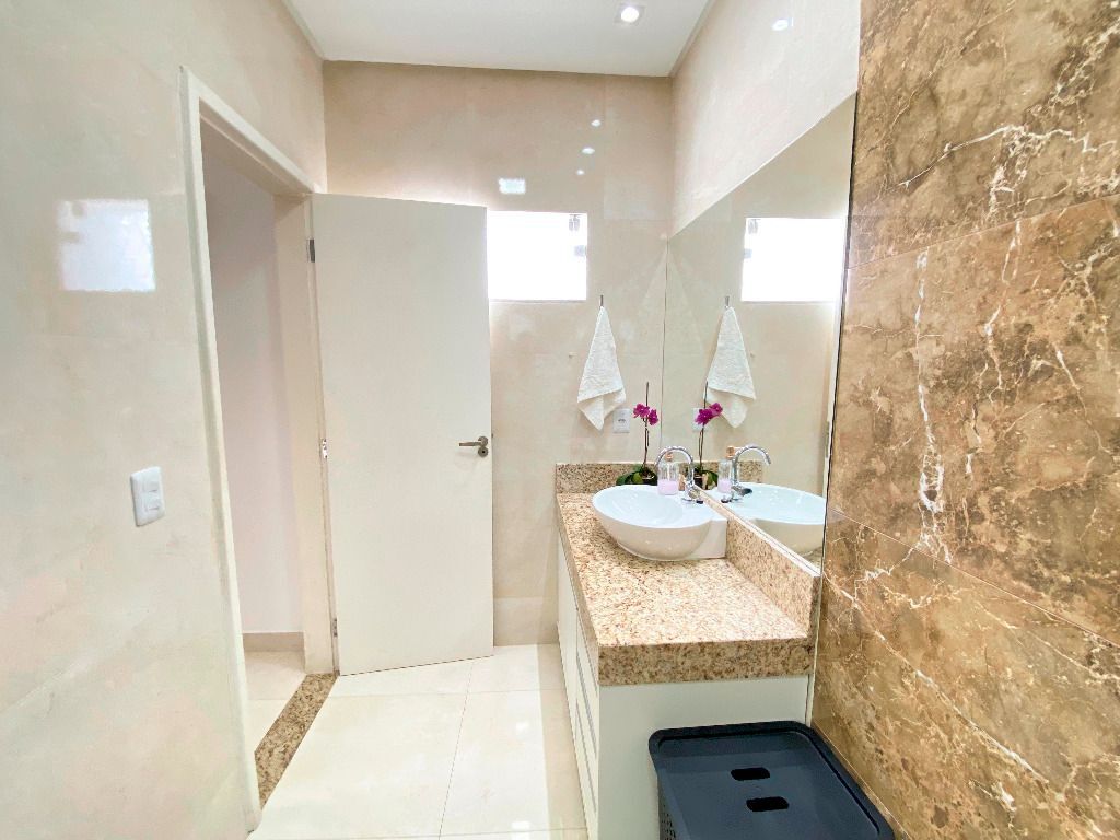 Casa com 4 quartos à venda, 460 m² por R$ 1.400.000 - Condomínio Morada Nobre - Garanhuns/PE