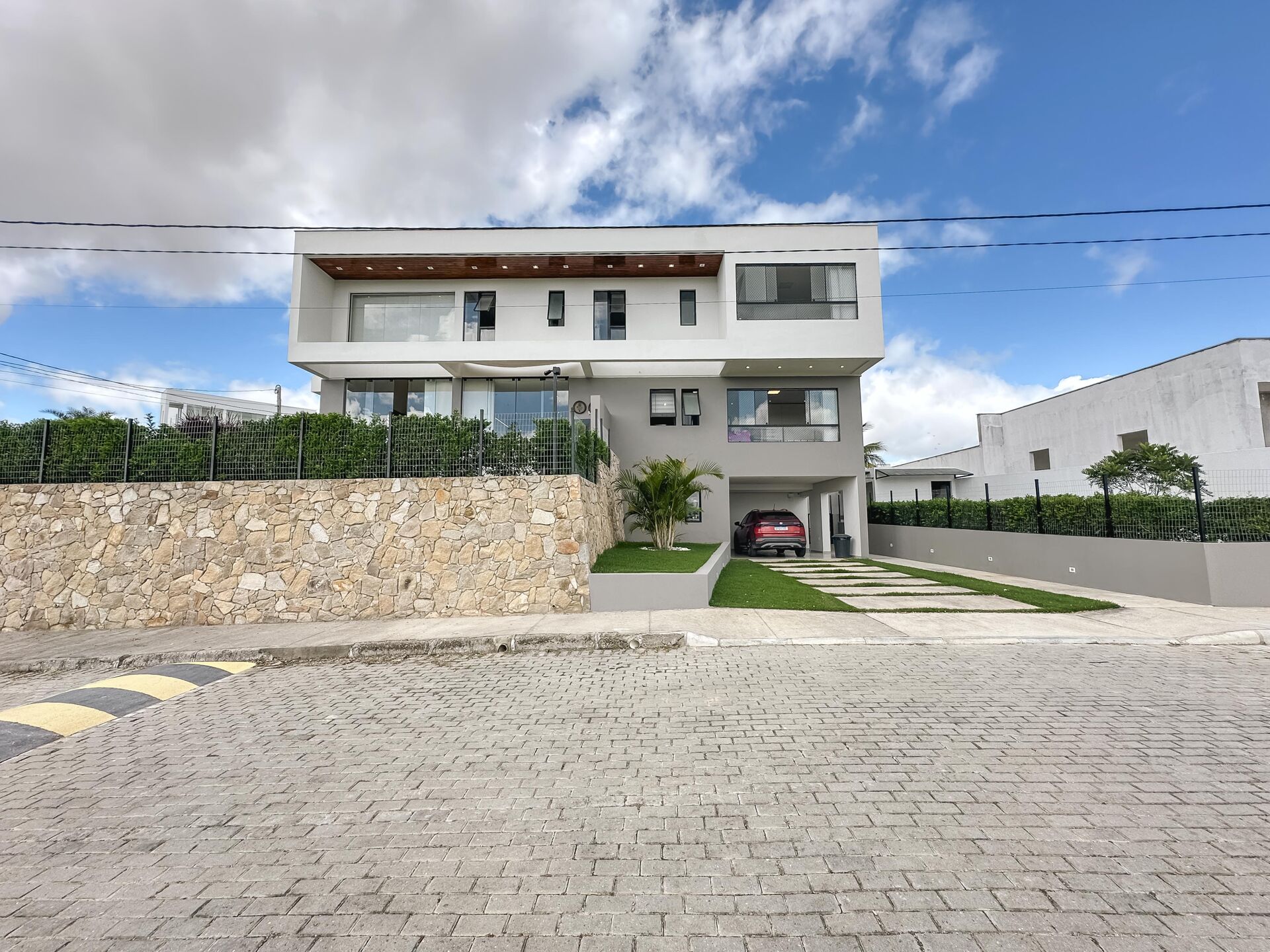 Imagens do imóveis Casa Alto Padrão a venda por R$ 1.350.000,00 no Condominio Ville De Fluers