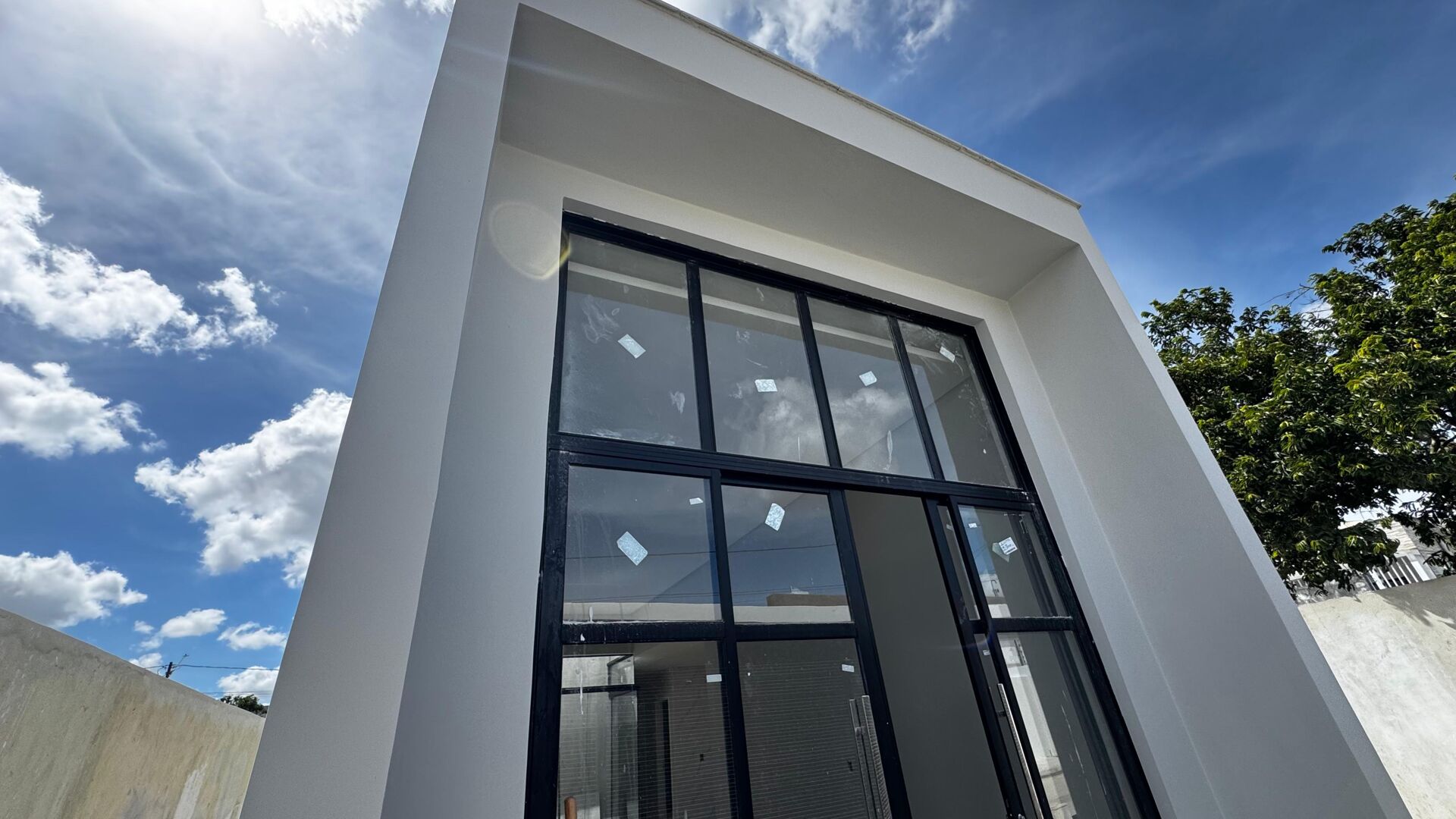 Imagens do imóveis adrão à venda no bairro Severiano Moraes Filho em Garanhuns-PE por 400.000,00