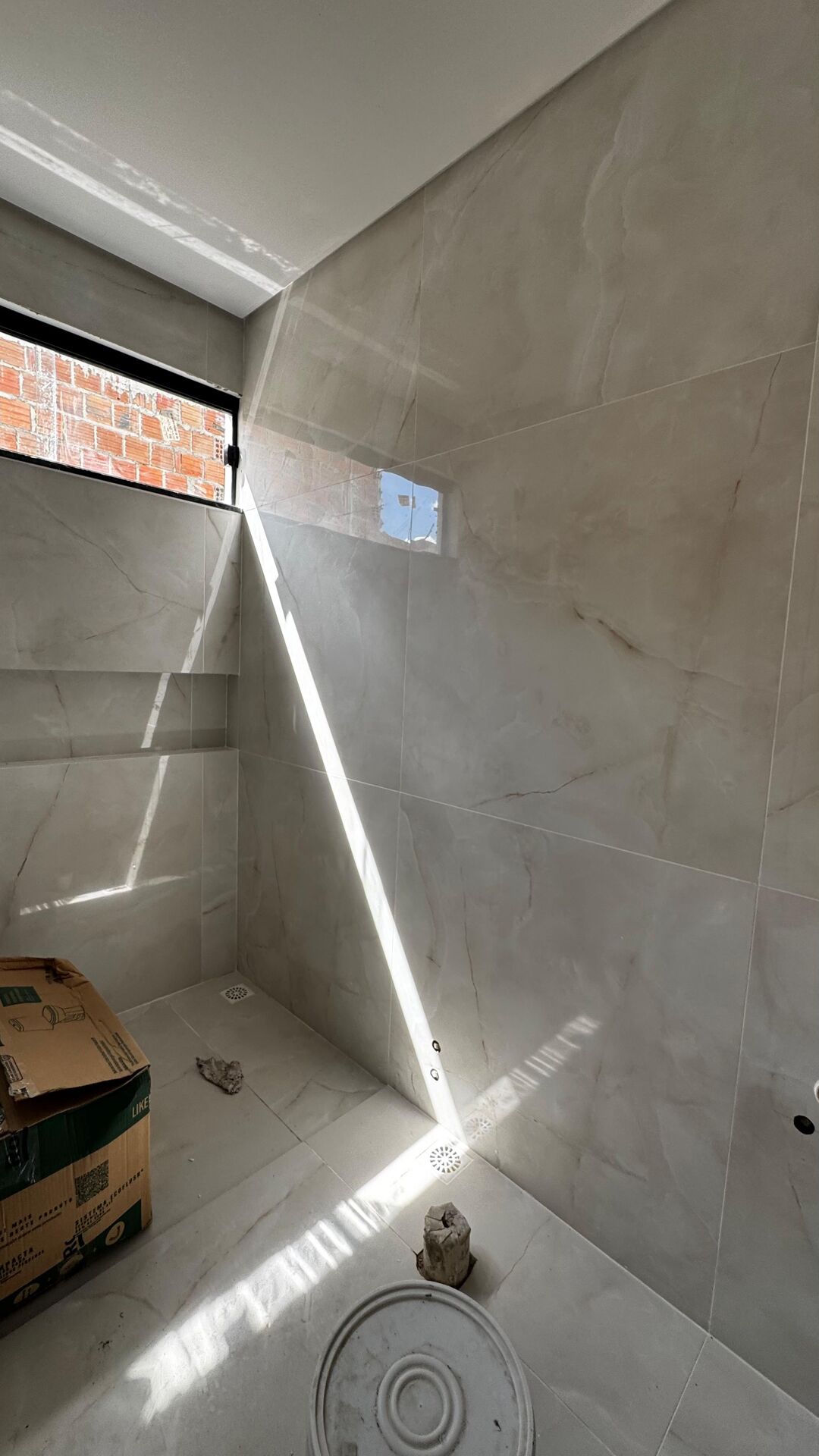 Imagens do imóveis adrão à venda no bairro Severiano Moraes Filho em Garanhuns-PE por 400.000,00