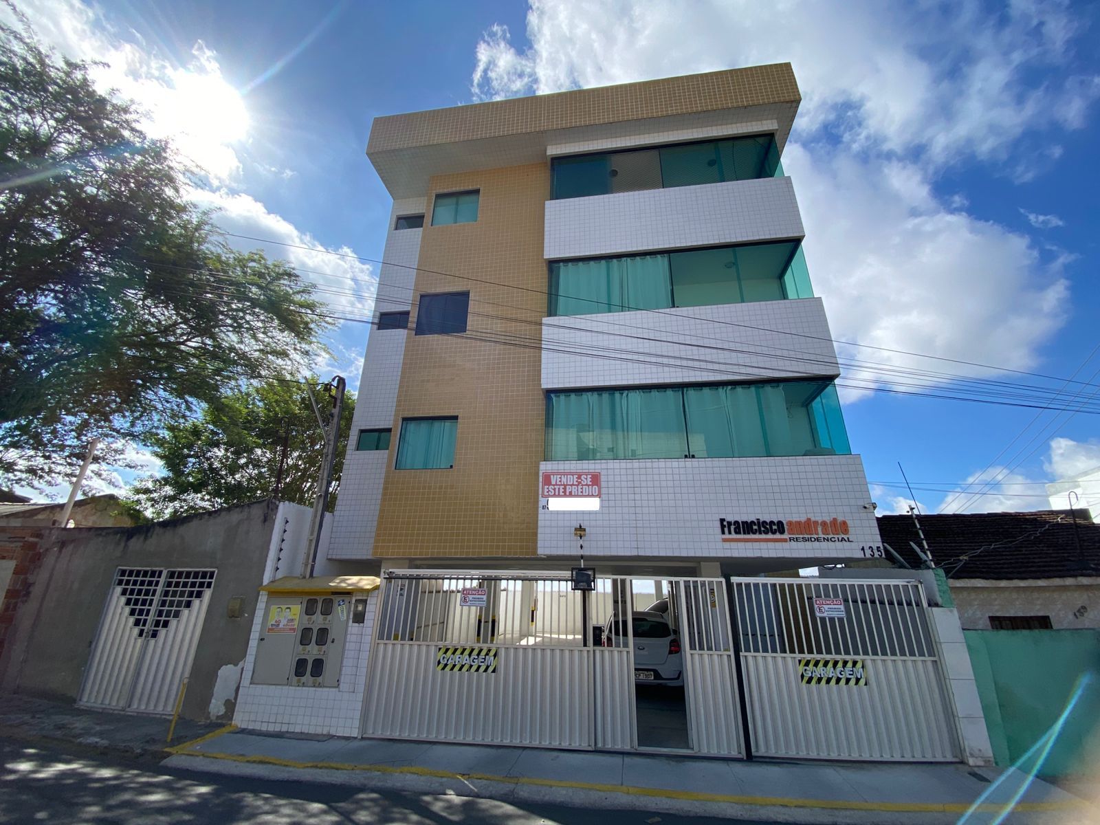 Prédio Residencial com 6 apartamnetos alugados para venda por R$2.100.000,00 Garanhuns-PE