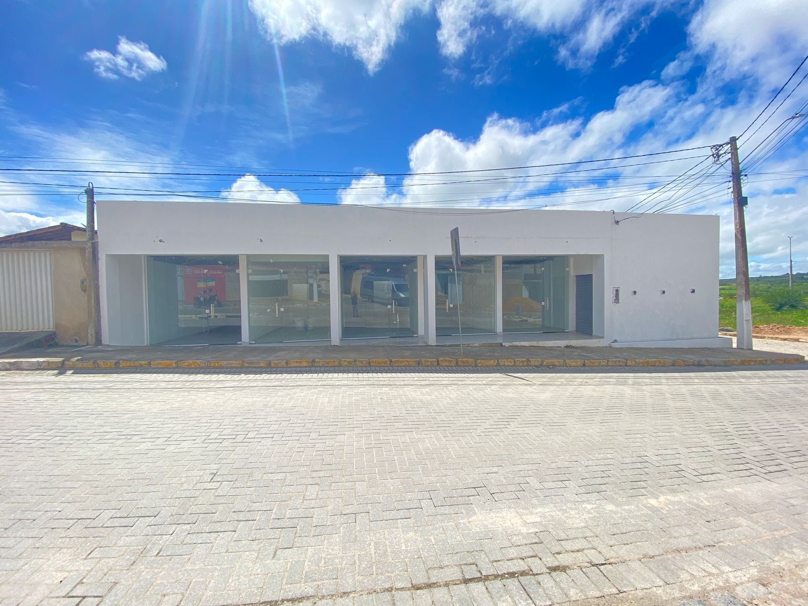 Sala Comercial aluguel por R$ 1.700,00 no Viana e Moura