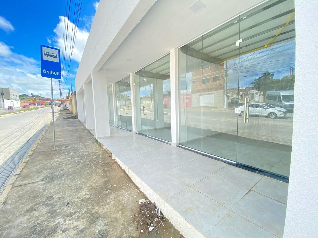 Sala Comercial aluguel por R$ 1.700,00 no Viana e Moura