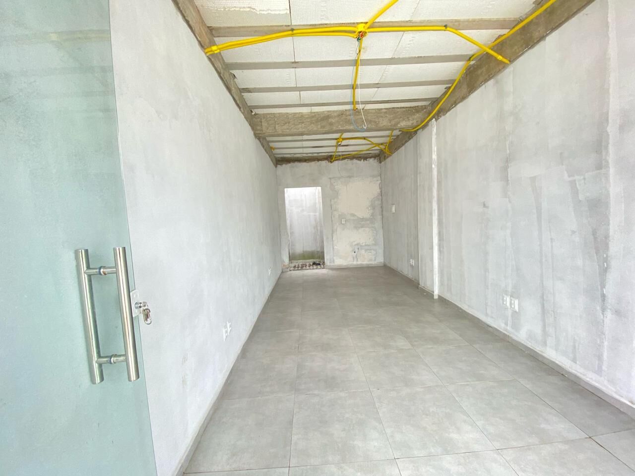 Sala Comercial aluguel por R$ 1.700,00 no Viana e Moura