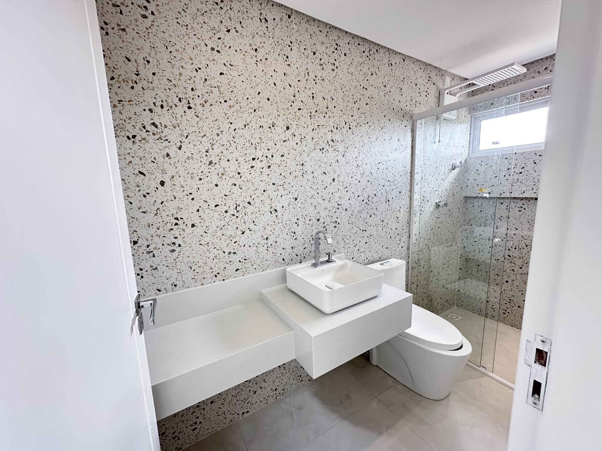 Casa Alto Padrão á venda por R$ 2.200.000,00 no condominio Almedas Da Serra Privê