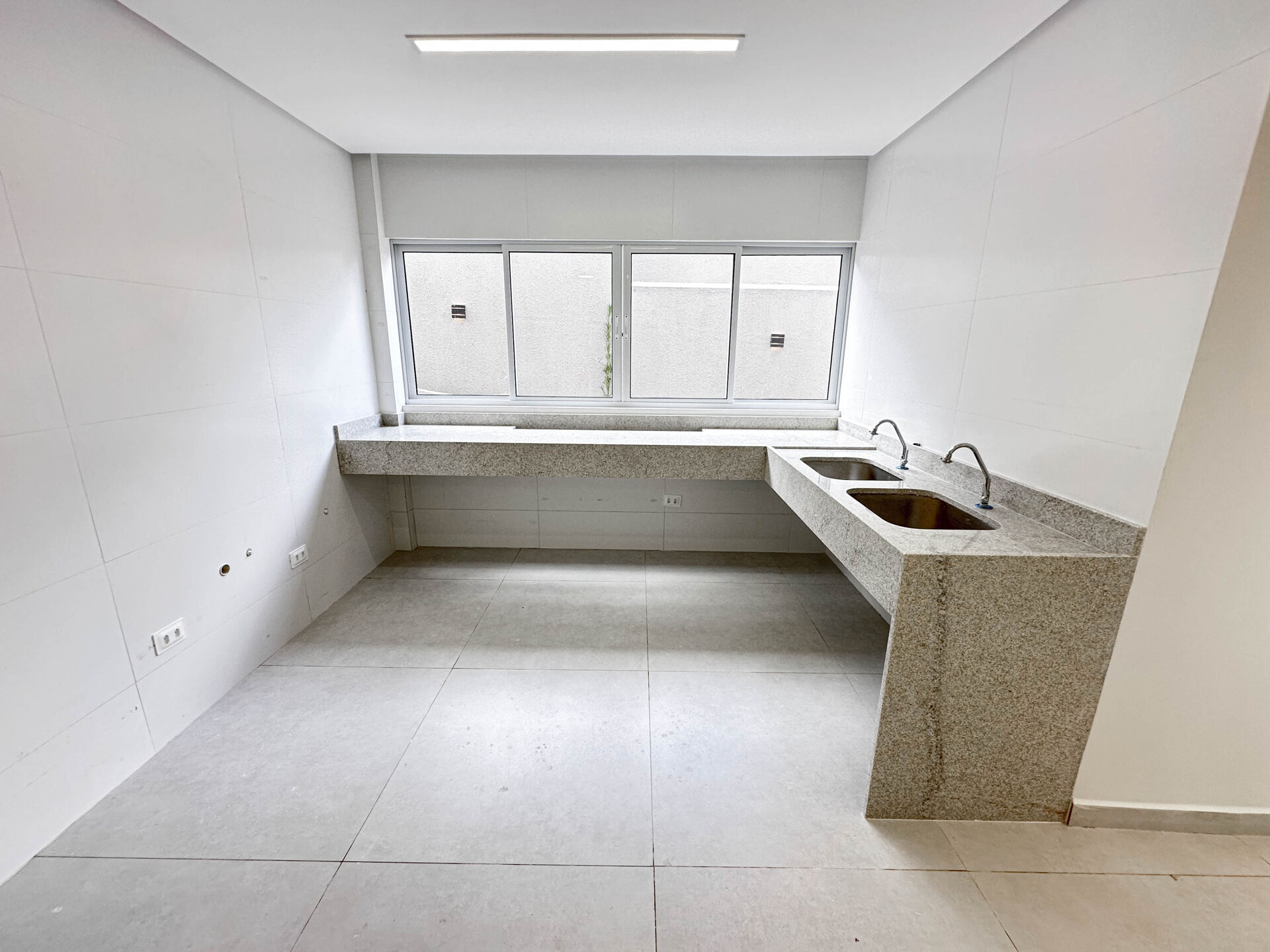 Casa Alto Padrão á venda por R$ 2.200.000,00 no condominio Almedas Da Serra Privê