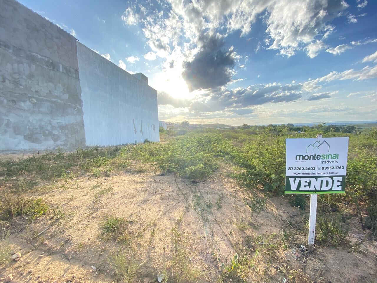 Imagens do imóveis Terreno á venda por R$ 42.000,00 no loteamento Arco Iris