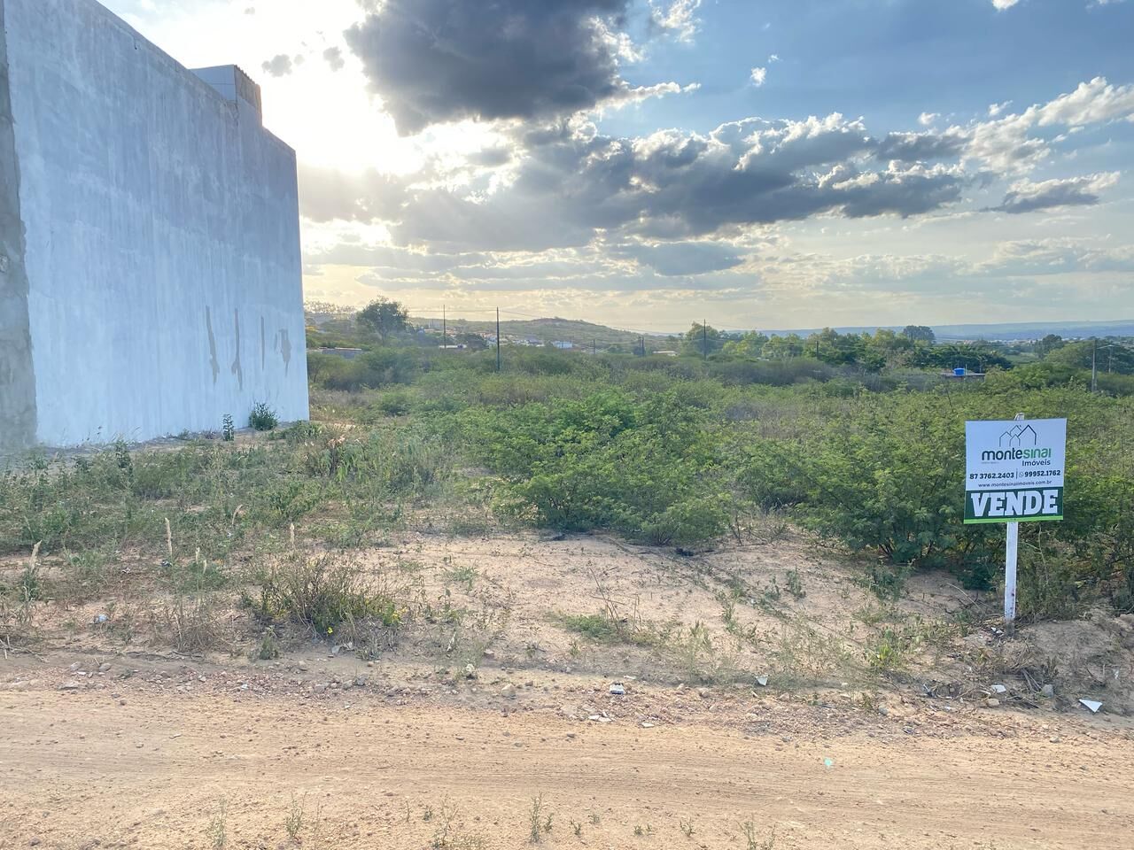 Imagens do imóveis Terreno á venda por R$ 42.000,00 no loteamento Arco Iris