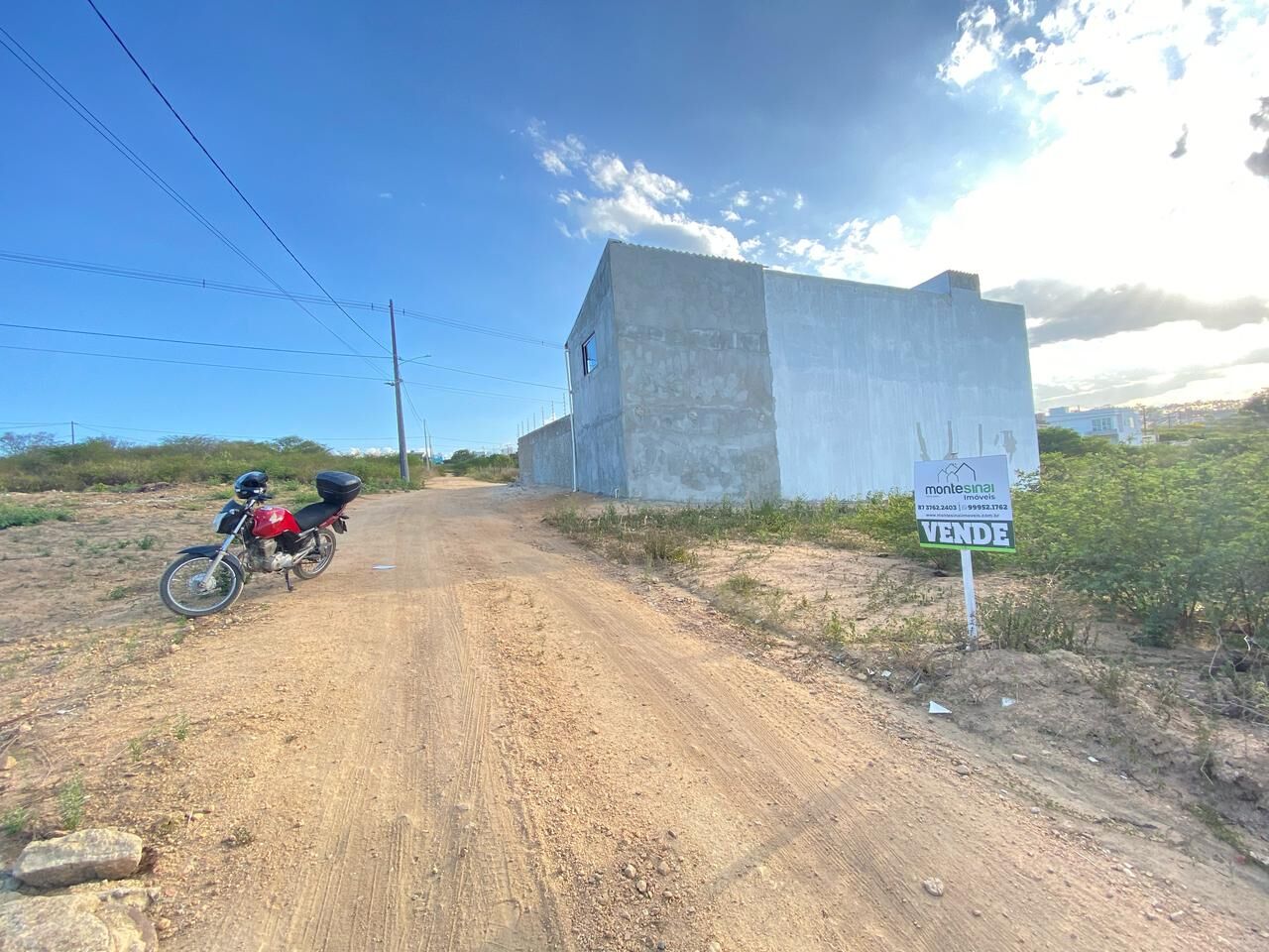 Imagens do imóveis Terreno á venda por R$ 42.000,00 no loteamento Arco Iris