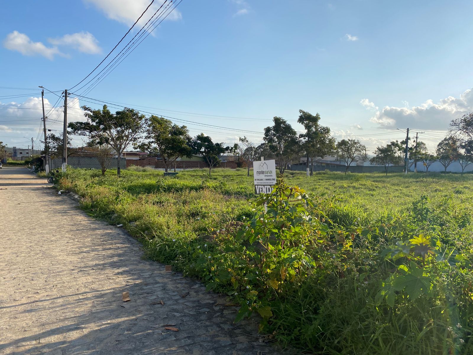 Imagens do imóveis R$70.000,00Terreno à venda no bairro Severiano de Moraes Filho - Garanhuns/PE