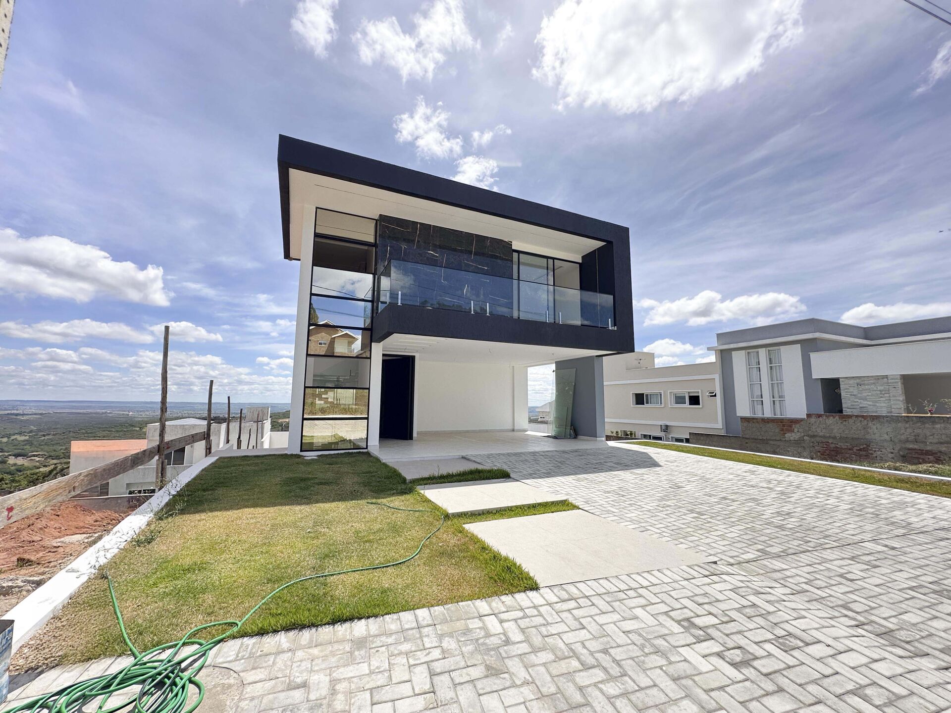 Imagens do imóveis Casa Alto Padrão á venda por R$ 1.800.000,00 no condominio Bellevue