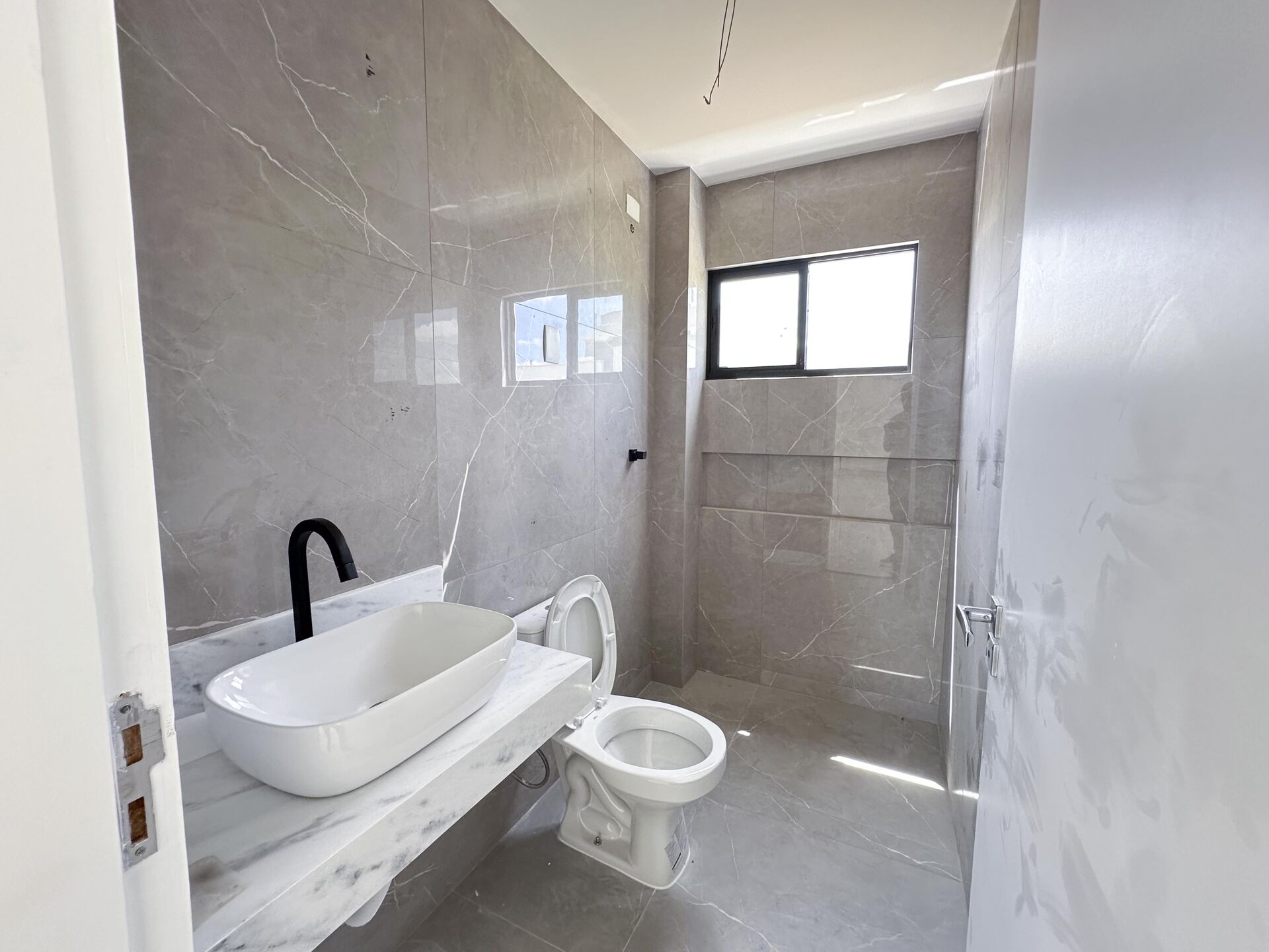 Casa Alto Padrão á venda por R$ 1.800.000,00 no condominio Bellevue