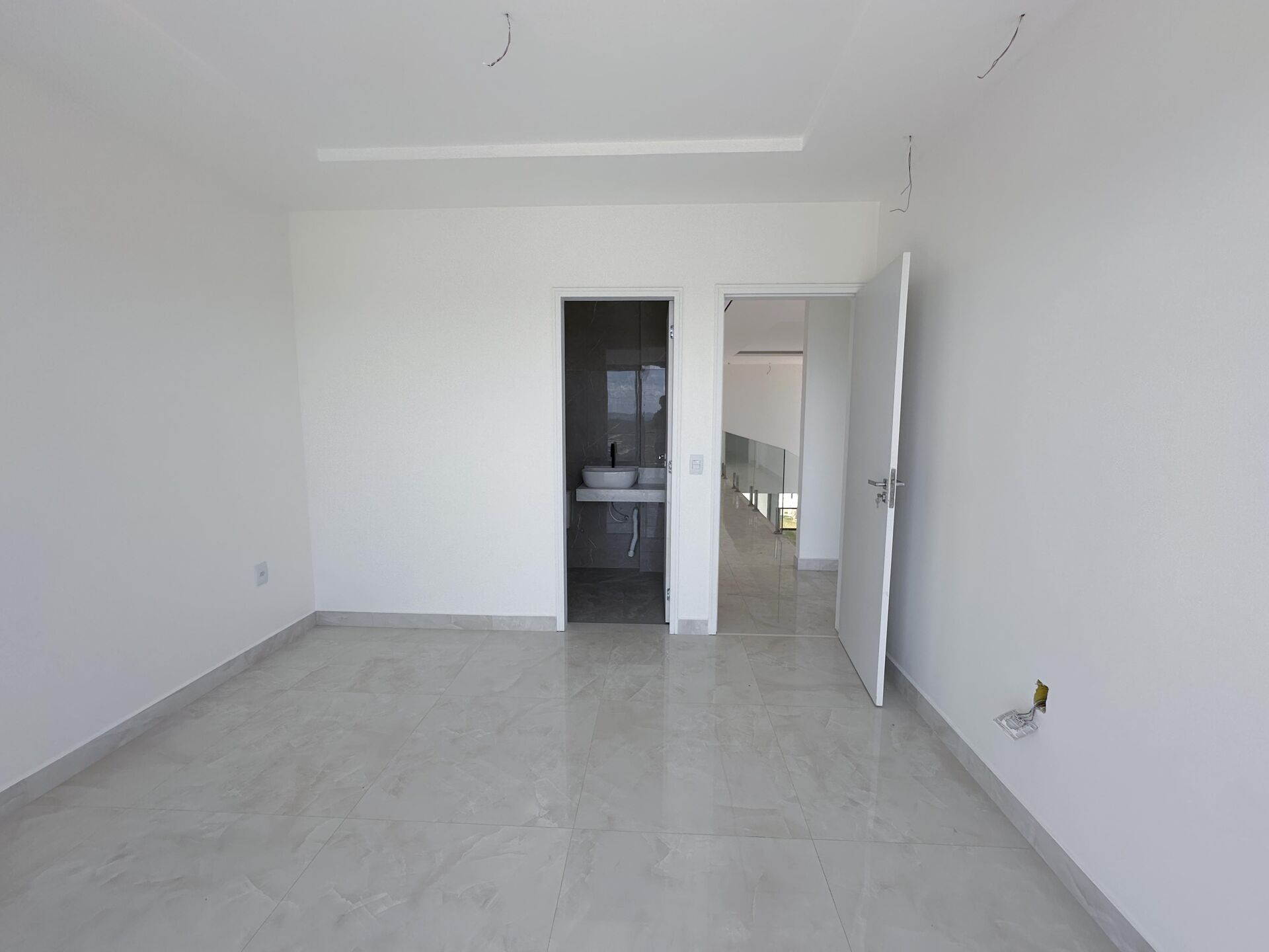 Casa Alto Padrão á venda por R$ 1.800.000,00 no condominio Bellevue