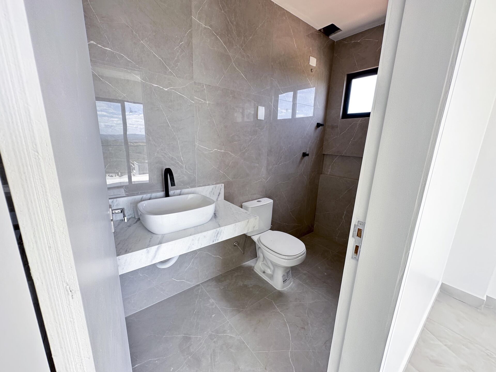 Casa Alto Padrão á venda por R$ 1.800.000,00 no condominio Bellevue