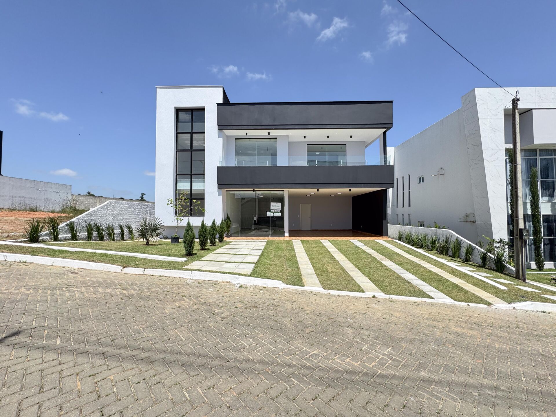 Imagens do imóveis Casa com 4 dormitórios à venda, 222 m² por R$850.000,00 - Condomínio Village São Marcos - Garanhuns/PE