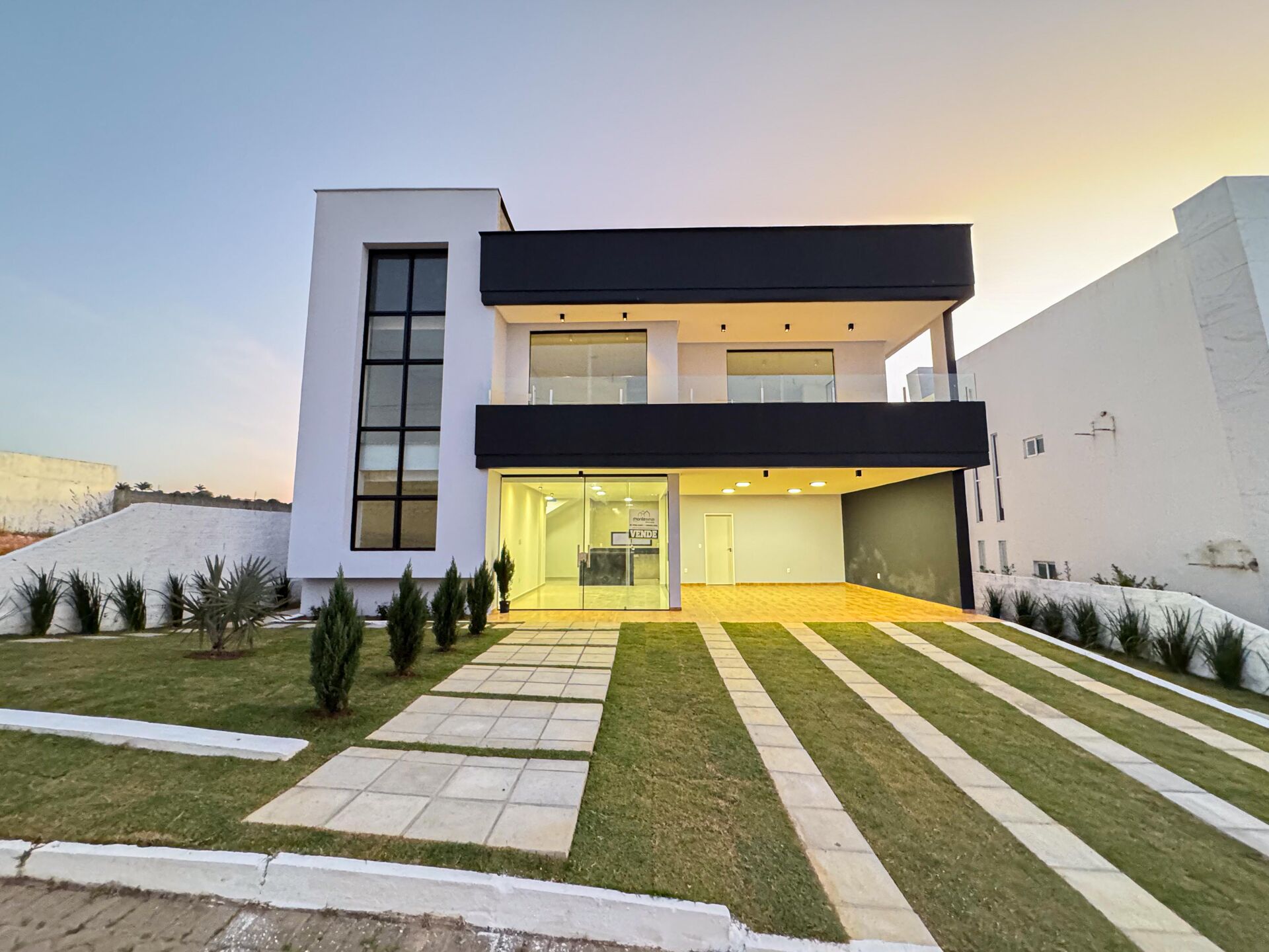 Imagens do imóveis Casa com 4 dormitórios à venda, 222 m² por R$850.000,00 - Condomínio Village São Marcos - Garanhuns/PE