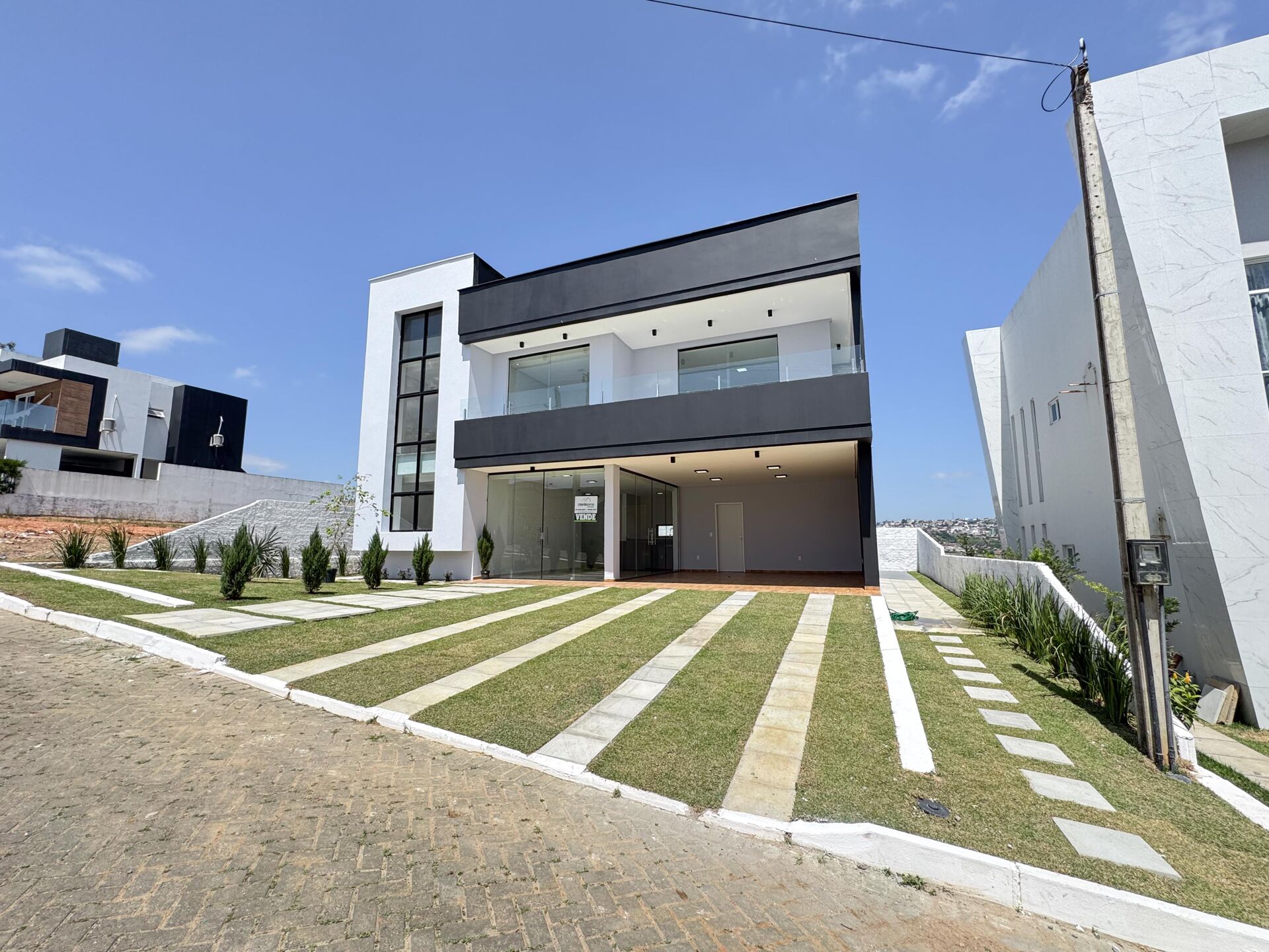 Imagens do imóveis Casa com 4 dormitórios à venda, 222 m² por R$850.000,00 - Condomínio Village São Marcos - Garanhuns/PE