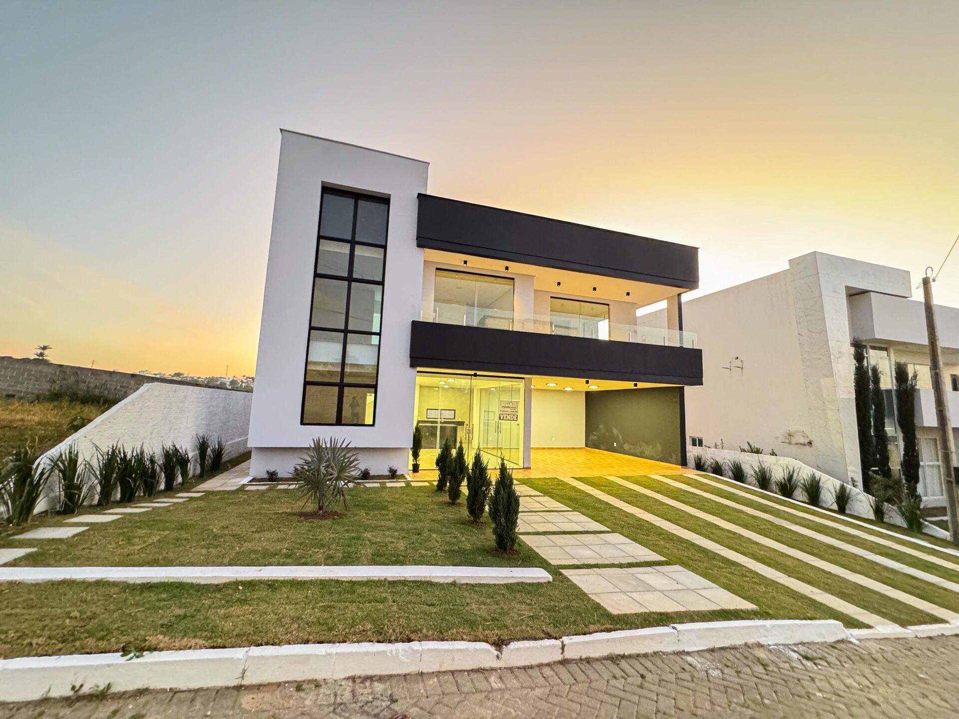 Imagens do imóveis Casa com 4 dormitórios à venda, 222 m² por R$850.000,00 - Condomínio Village São Marcos - Garanhuns/PE