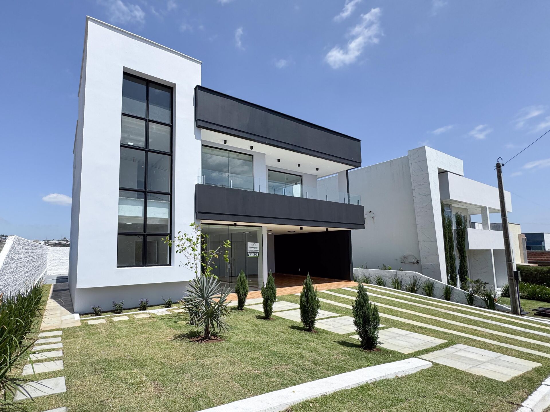 Imagens do imóveis Casa com 4 dormitórios à venda, 222 m² por R$850.000,00 - Condomínio Village São Marcos - Garanhuns/PE