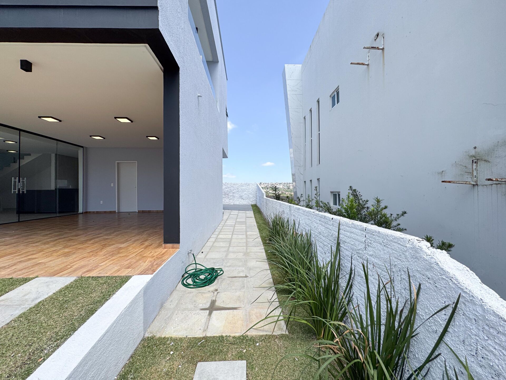 Imagens do imóveis Casa com 4 dormitórios à venda, 222 m² por R$850.000,00 - Condomínio Village São Marcos - Garanhuns/PE