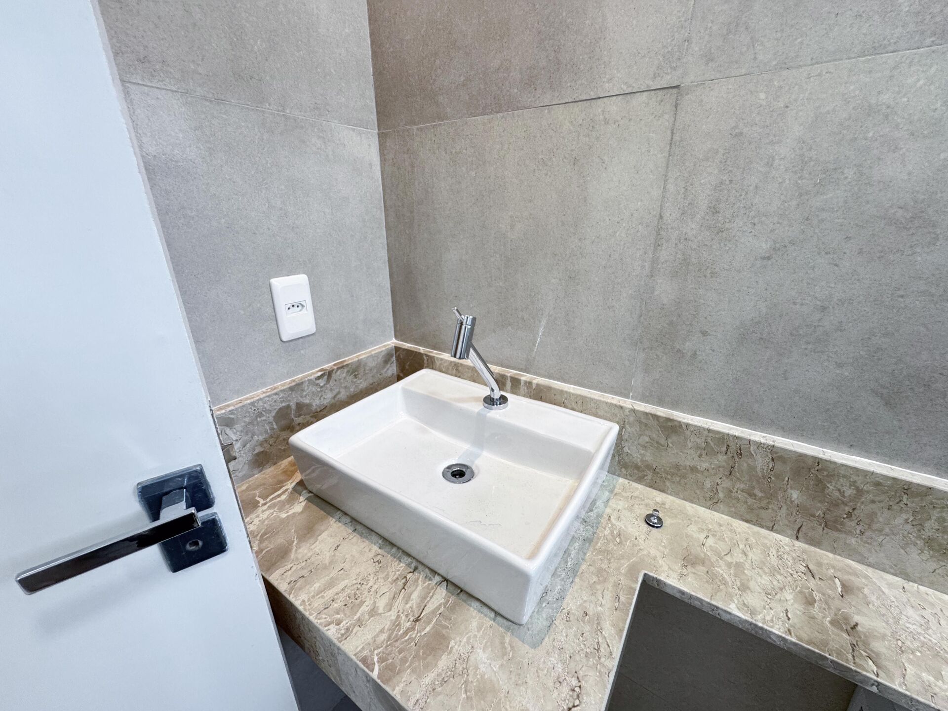 Imagens do imóveis Casa com 4 dormitórios à venda, 222 m² por R$850.000,00 - Condomínio Village São Marcos - Garanhuns/PE