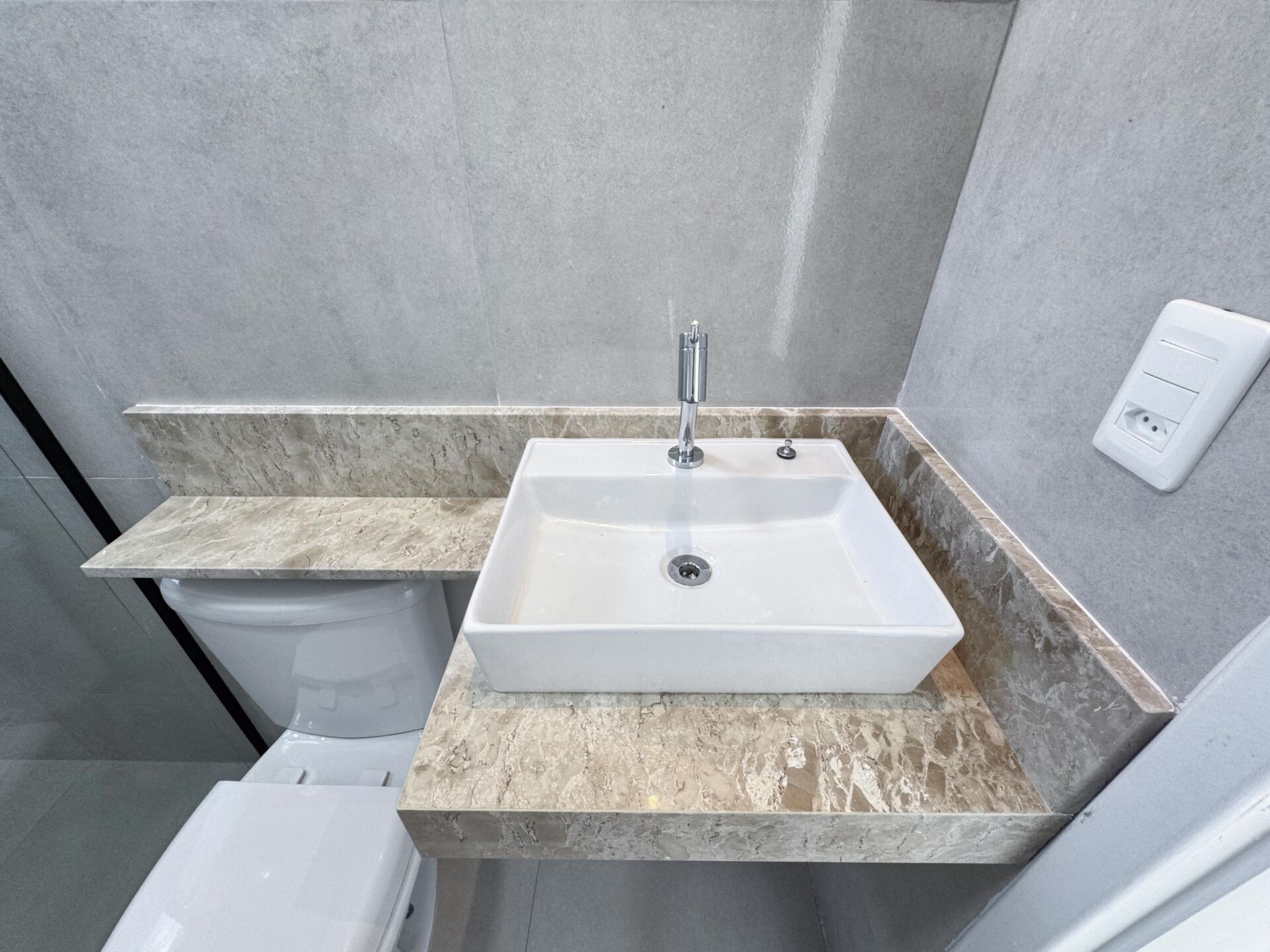 Imagens do imóveis Casa com 4 dormitórios à venda, 222 m² por R$850.000,00 - Condomínio Village São Marcos - Garanhuns/PE