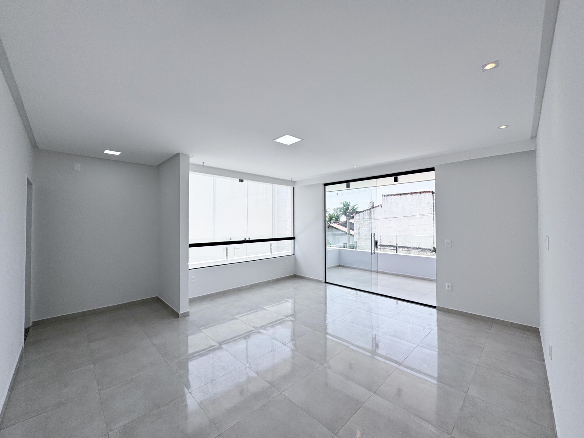 Imagens do imóveis Casa com 4 dormitórios à venda, 222 m² por R$850.000,00 - Condomínio Village São Marcos - Garanhuns/PE